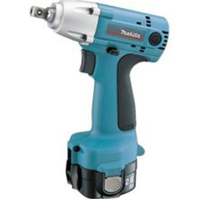 MAK6918FDWD image(0) - Makita 12V 1/2" Cordless Imp Wrenc