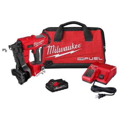 MLW2909-21 image(0) - Milwaukee Tool M18 FUEL 18-Volt Lithium-Ion Brushless Cordless Coil Roofing Nailer Kit