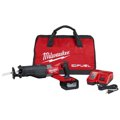 MLW2722-21HD image(0) - Milwaukee Tool M18 FUEL SUPER SAWZALL RECIP SAW KIT